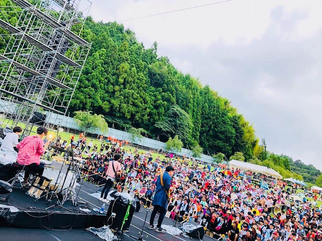 橋口洋平さんのインスタグラム写真 - (橋口洋平Instagram)「うちの時だけ雨が降りました。最高でした。  #エキサイティングサマー #ワジキ #徳島 #雨バンド #MCで話した後 #見事に降る #ライブ終わったら #やんだ #他のアーティストの時快晴」8月13日 22時59分 - hashiguchi_wacci