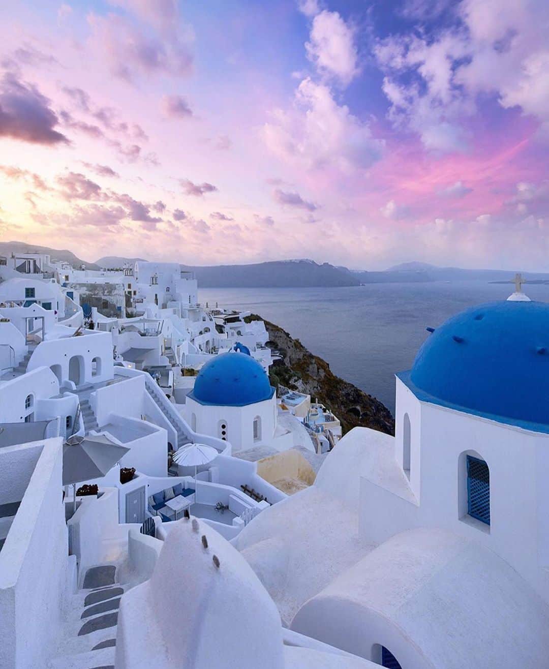Wonderful Placesさんのインスタグラム写真 - (Wonderful PlacesInstagram)「Follow ✨@thegreek.islands✨ for stunning posts like these!!! Follow ✨@thegreek.islands✨ . Stunning sunset in Santorini 💜💜💜 Pics by ✨@luvyans✨」8月13日 23時00分 - wonderful_places