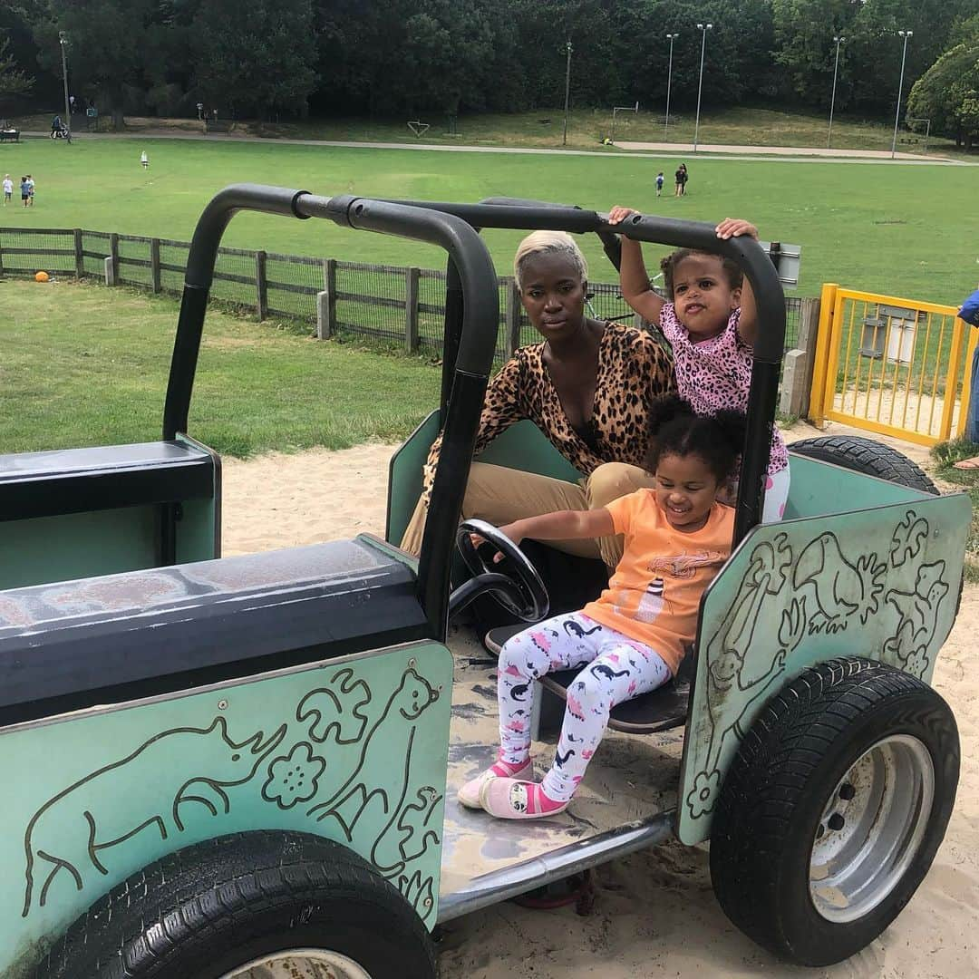 Makeup Addiction Cosmeticsさんのインスタグラム写真 - (Makeup Addiction CosmeticsInstagram)「Riding with my mini crew! 😋 👧🏽👧🏽 I am a mom of 2! Raising kids is like a walk in the park, said no one ever 😂 Oh yes... who can relate? 💕 #makeupaddiction #makeupaddictioncosmetucs #momlife #momceo」8月13日 23時02分 - makeupaddictioncosmetics