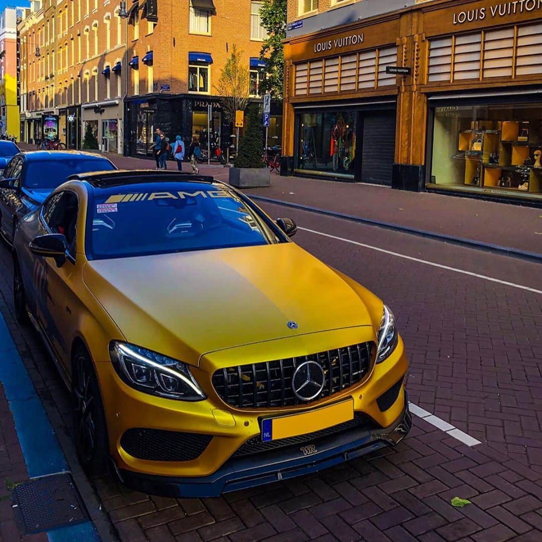 CarsWithoutLimitsさんのインスタグラム写真 - (CarsWithoutLimitsInstagram)「Crazy wrap on @wkcars C43 AMG. What are you thoughts on this car? COMMENT BELOW 🐯 Owner @wkcars  #carswithoutlimits #mercedes #benz #mercedesbenz #c43 #amg」8月13日 23時03分 - carswithoutlimits
