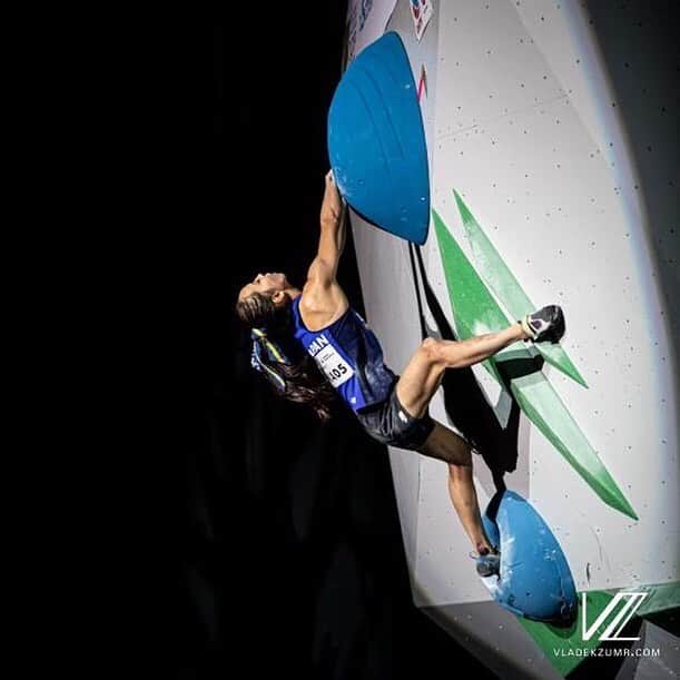 野口啓代のインスタグラム：「2nd place🥈 again...BUT I was super excited whole finals!!!🧗🏻‍♀️Thank you so much for your HUGE support🙏🏻✨* * 世界選手権ボルダー🥈でした！ 昨年も、今年のworldcupもずっと2位で悔しいですが、世界選手権まず自分の1番好きなボルダーで幸先のいいスタートを切れました👏🏻✨日本の観客の応援が嬉し過ぎました…🥺🇯🇵沢山の応援ありがとうございました❤️❤️さて、明日はリード予選です‼️* * Congratulations for @janja_garnbret and @tomoa_narasaki 🥇✨* * photo by @vladek_zumr  @au_official #大和証券 @thenorthfacejp @orientalbaio #三井不動産 @cowsoapcp #zeta  @c3fit @lasportivajp @petzl_official  @newhale_japan」