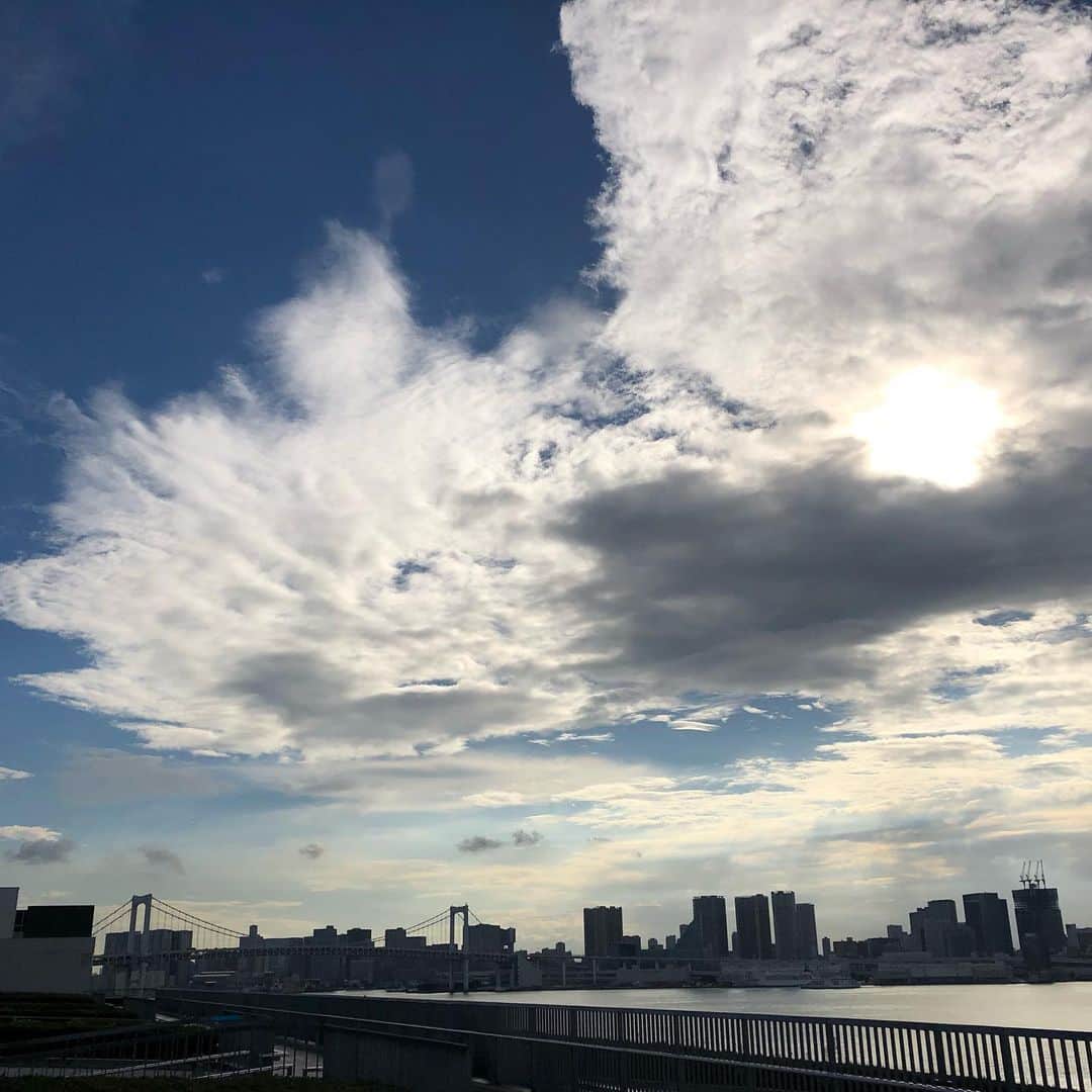 阿部洋子さんのインスタグラム写真 - (阿部洋子Instagram)「🦈🍅🍆🥑🥦🥒🌶🌽🥕🥔🍠 生放送終わりに、取材へ。 屋上緑化広場からの眺め。 広々として、キモチの良い場所。 デートの穴場(笑) #豊洲市場 #初潜入  詳しくはまた番組で。 #nofilter」8月13日 23時09分 - hirocoring