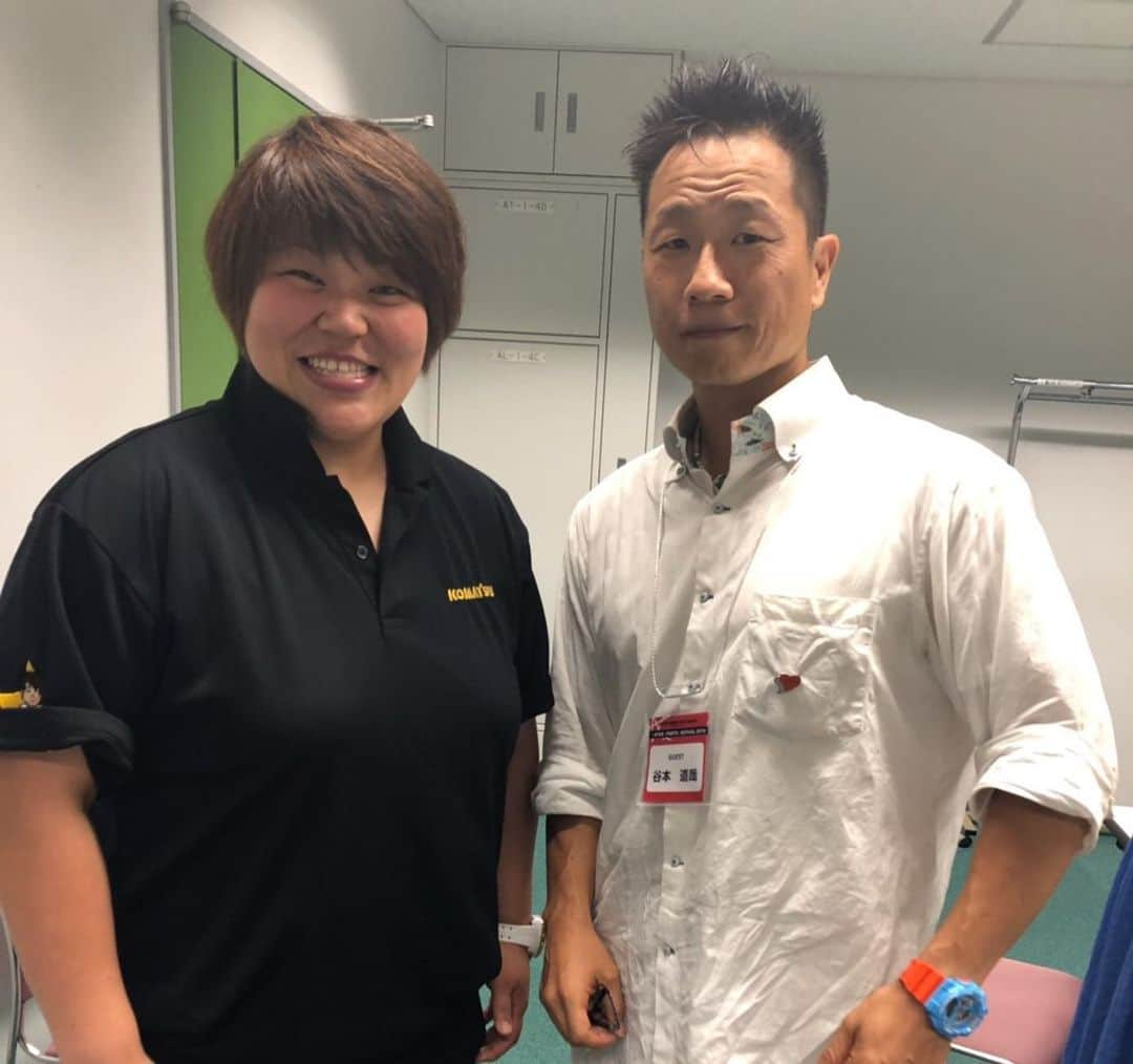 杉本美香さんのインスタグラム写真 - (杉本美香Instagram)「・ J-STAR SPORTS FESTIVAL2019 in:静岡県袋井市ーエコパアリーナ ・ トークショーに参加させてもらいました😁✨ ・ 様々な分野で活躍されたアスリート、指導者の方々の話は本当に学びだらけでした⭐️ ・ もっともっと深掘りして聞きたい話ばかり‼️ ・ 人それぞれの考え方や出会い方や生き方があっていいし、感じ方の自由もあって今の自分があるってことを感じながら聞かせてもらいました❣️ ・ 本当に楽しかったです💛 ・ 💪室伏由佳さん（陸上女子ハンマー投アテネオリンピック日本代表、順天堂大学スポーツ健康科学部講師） ・ 🥋廣瀬誠さん（柔道アテネ・リオパラリンピック60kg級銀メダリスト、愛知県立名古屋盲学校教諭） ・ ⚽️北澤豪さん（元プロサッカー選手、公益財団法人日本サッカー協会理事） ・ 🏉清宮克幸さん（前ヤマハ発動機ジュビロ監督） ・ 👨‍🏫谷本道哉さん（近畿大学生物理工学部准教授） ・ 司会にはこにわさんと浅野有香さん🎤 トーク力、情報収集、元気パワーを感じました‼️ ・ 楽しい時間になりました🥰 ありがとうございました✨ ・ 溝口さんからの差し入れめちゃくちゃ美味しかったです😋 ・ そして静岡のお茶が好き🍵 このペットボトルのお茶知ってる？ カチッと蓋を回したらお茶の粉が混ざって振って飲むんです😋 好きなんです😍 ・ 室伏由佳さんと久しぶりにお会いした瞬間に「今元気になった！お会いしたら元気になりました☺️」って言葉で表現してくださる由佳さんに素敵な人だなーって感じました🤩 また、絶対お会いしたーい🥰 ・ #スポーツ庁 #Japansport #日本スポーツ協会 #公益財団法人日本オリンピック委員会 #公益財団法人日本障がい者スポーツ協会日本パラリンピック委員会 #jstarsportsfestival2019 #J_STARで世界を目指せ！ #道はひとつじゃない！ #笑顔 #smile😊」8月13日 23時24分 - mika__sugimoto