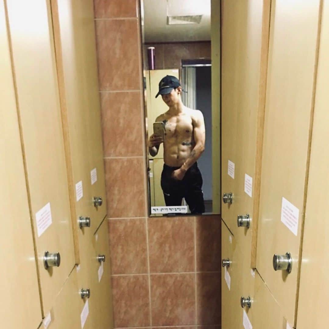 ダリ のインスタグラム：「🐉🖤 #TeamDragon」