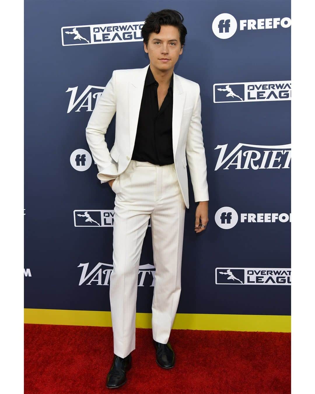 GQさんのインスタグラム写真 - (GQInstagram)「A black suit and white dress shirt is classic. Flip it inside out like @colesprouse, and it’s a gigantic summer fit. See the 10 best-dressed men of the week at the link in bio.」8月13日 23時41分 - gq