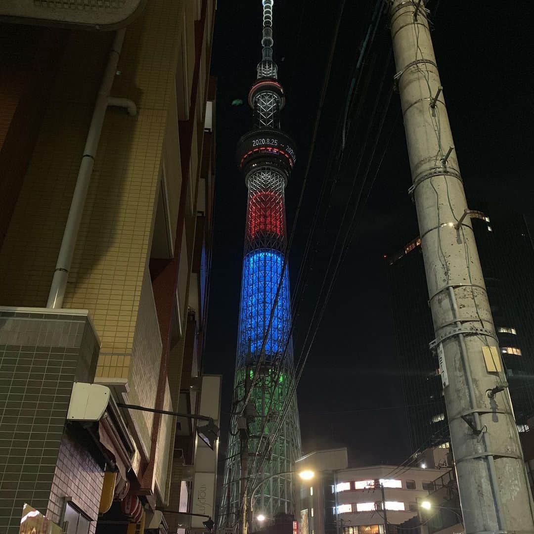 長友光弘さんのインスタグラム写真 - (長友光弘Instagram)「昨日の単独ライブありがとうございました😊 今日は久しぶりのお休みでしたが家でずっと寝てた😅 もったいないw  明日からは舞台かいけつゾロリの稽古始まりまーす☺️ 楽しんでもらえるように頑張りまーす💪」8月13日 23時37分 - hibikinagatomo