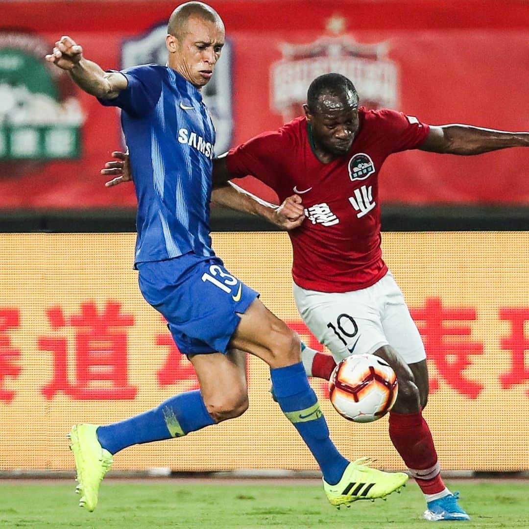 ミランダのインスタグラム：「Uma grande vitória para nos fortalecer e dá continuidade no nosso trabalho... @jiangsusuningfc 👊🏽」