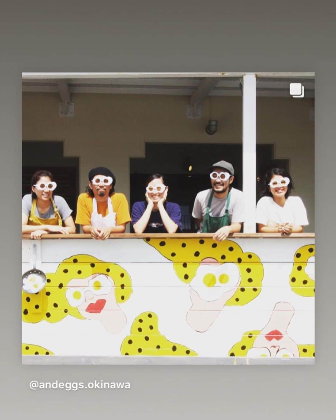 上江洌清作さんのインスタグラム写真 - (上江洌清作Instagram)「＆Eggs オリジナル  目玉焼きサングラス完成しました〜  Sunny Side Up Sunglass  イラストから型をおこして  白身と黄身のバランスにこだわり  本気で遊んだ結果  かけ心地は  まさかのレ◎バン並⁈  @ayahundred の壁画も完成‼︎ サングラス、壁画、新しくなったメニュー  是非、店頭でチェックワンツーしてみて下さい  @ayahundred  @andeggs.okinawa  #andeggs  #アンドエッグス  #卵は僕を裏切らない  #ayakafukano」8月13日 23時49分 - 00800