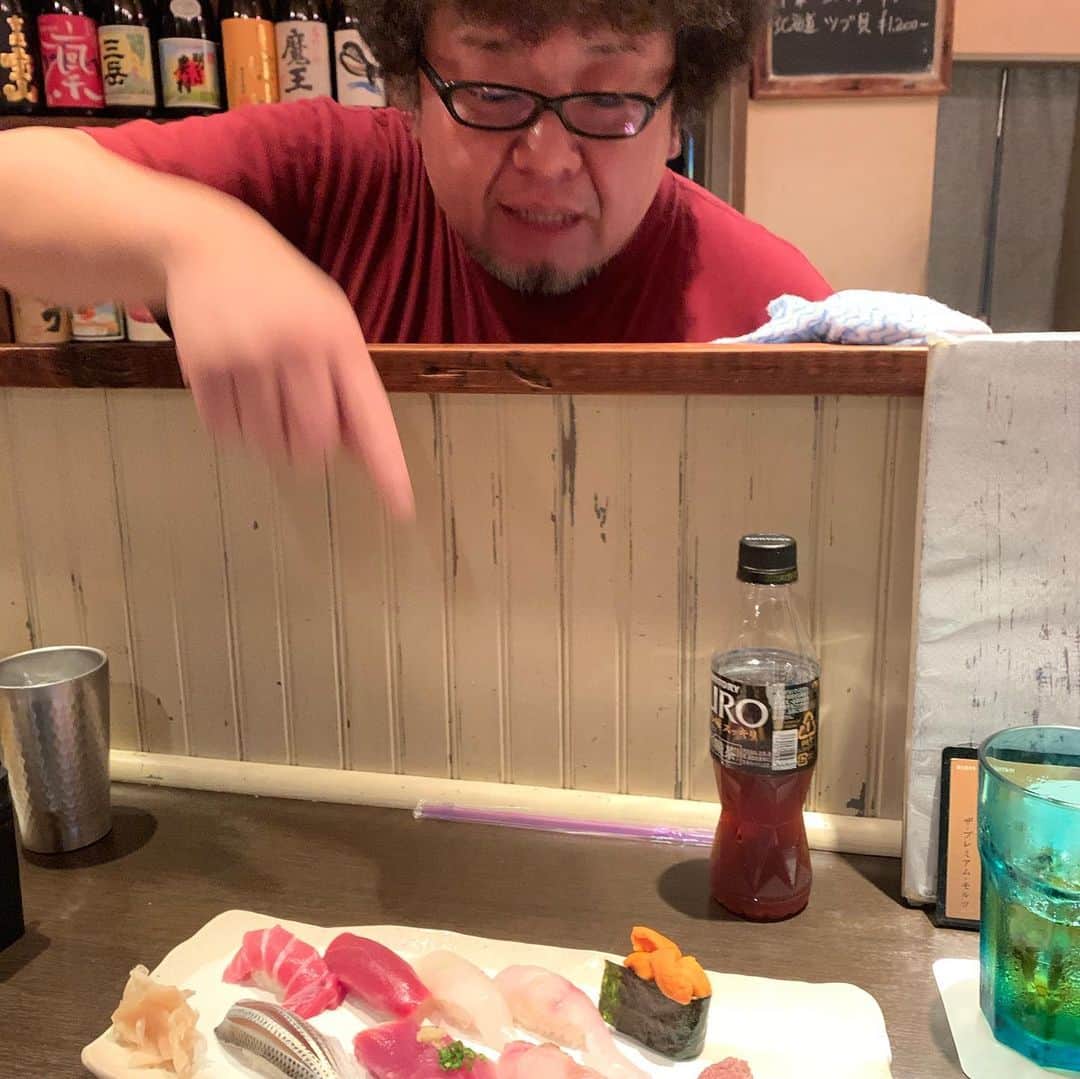 なべやかんさんのインスタグラム写真 - (なべやかんInstagram)「埼玉県入間市にある凛。 ラジオ番組『やかんと和尚の闇鍋問答』で共演している大河内和尚に何度か連れて行ってもらっている。 ここのお寿司はハンパなく美味しい。 今まで関東の高級店でお寿司を色々と食べたけど、凛が一番。 焼きおにぎりも美味しかった。 お土産で10個持ち帰りたかった。  #入間市 #埼玉県入間市 #凛 #寿司 #寿司ケーキ #やかんと和尚の闇鍋問答 #なべやかん」8月14日 0時08分 - yakan_nabe