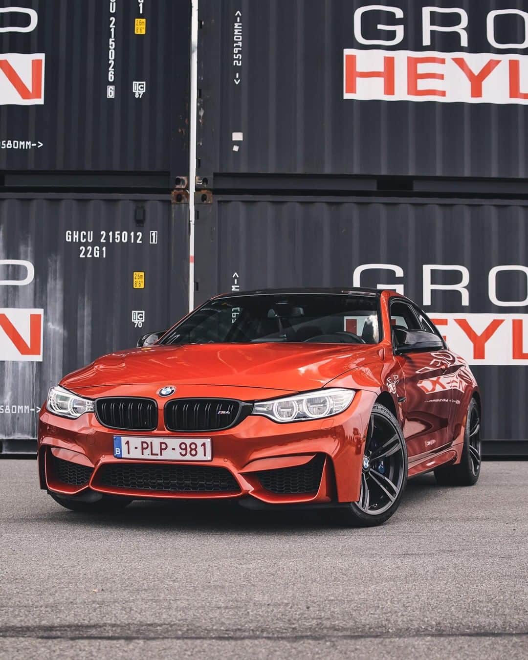 BMWのインスタグラム：「An irresistible offer for a ride. The BMW M4 Coupé. #TheM4 #BMW #M4 #BMWM #BMWrepost @mpower_61kadir03 @s_midili __ BMW M4 Coupé: Fuel consumption in l/100 km (combined): 10.0 (9.3). CO2 emissions in g/km (combined): 227 (213). The figures in brackets refer to the vehicle with seven-speed M double-clutch transmission with Drivelogic. The values of fuel consumptions, CO2 emissions and energy consumptions shown were determined according to the European Regulation (EC) 715/2007 in the version applicable at the time of type approval. The figures refer to a vehicle with basic configuration in Germany and the range shown considers optional equipment and the different size of wheels and tires available on the selected model. The values of the vehicles are already based on the new WLTP regulation and are translated back into NEDC-equivalent values in order to ensure the comparison between the vehicles. [With respect to these vehicles, for vehicle related taxes or other duties based (at least inter alia) on CO2-emissions the CO2 values may differ to the values stated here.] The CO2 efficiency specifications are determined according to Directive 1999/94/EC and the European Regulation in its current version applicable. The values shown are based on the fuel consumption, CO2 values and energy consumptions according to the NEDC cycle for the classification. For further information about the official fuel consumption and the specific CO2 emission of new passenger cars can be taken out of the „handbook of fuel consumption, the CO2 emission and power consumption of new passenger cars“, which is available at all selling points and at https://www.dat.de/angebote/verlagsprodukte/leitfaden-kraftstoffverbrauch.html.」