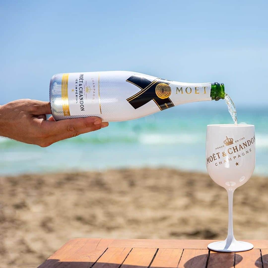 Moët & Chandon Officialさんのインスタグラム写真 - (Moët & Chandon OfficialInstagram)「This summer’s perfect serve. @nassaubeachclub #MoetMoment #MoetIce #BeachLife . This material is not intended to be viewed by persons under the legal alcohol drinking age or in countries with restrictions on advertising on alcoholic beverages. ENJOY MOET RESPONSIBLY」8月14日 0時00分 - moetchandon