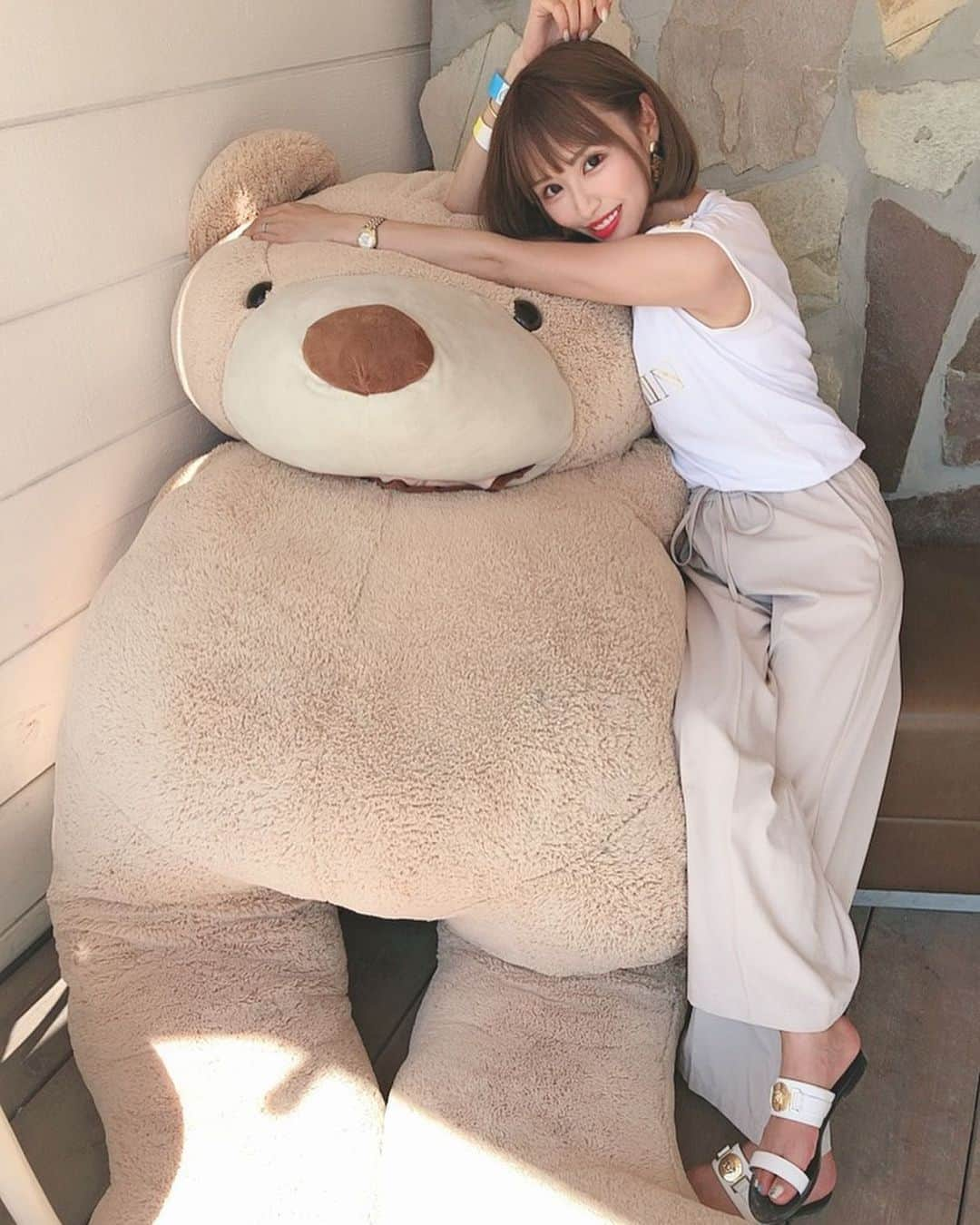 一ノ瀬恋さんのインスタグラム写真 - (一ノ瀬恋Instagram)「くまごろう🐻 . #豊洲#bbq#ワイルドマジック#インスタ映え#くま#人形#ショートボブ#ぱっつん#ぱっつん女子#若作り」8月13日 15時16分 - mayu19900323