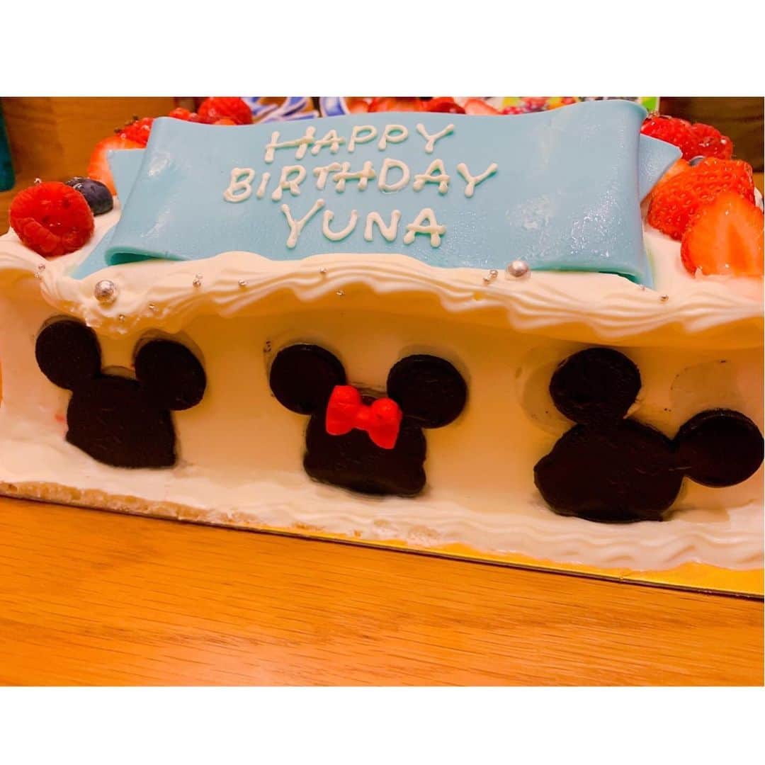 小池杏奈さんのインスタグラム写真 - (小池杏奈Instagram)「優奈ちゃんの生誕ケーキ素敵すぎた。  マップも年パスもかわいすぎ。  #disney #disneyland #disneycake #birthday」8月13日 15時18分 - annas_anna