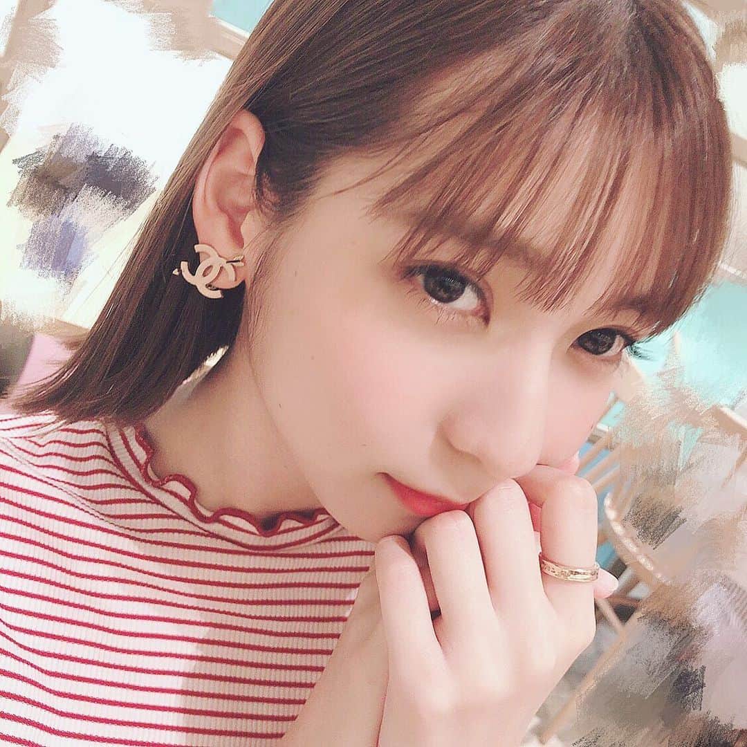 松岡菜摘のインスタグラム：「. . お誕生日に みぃちゃんがイヤリングをくれました . とってもかわいいし 何より大好きな人がくれたから 毎日毎日つけたいくらい🥺🎁笑 . #イヤリング #earrings」