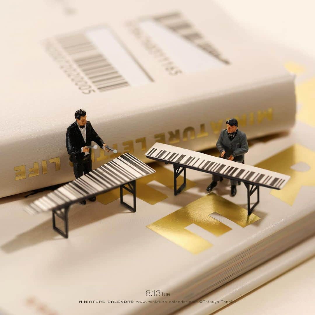田中達也さんのインスタグラム写真 - (田中達也Instagram)「. 8.13 tue “Barcode Instrument” . 演奏にはコードが大切 . #バーコード #ピアノ #木琴 #Barcode #Piano #Marimba . ─────────────── 《Exhibition info》 . 【MINIATURE LIFE展 in 広島】 Miniature Life Exhibition in Hiroshima 8/8 thu - 8/20 tue . 【MINIATURE LIFE展 in 長野】 Miniature Life Exhibition in Nagano 7/26 fri - 8/25 sun #MiniatureLife展 #ミニチュアライフ展 . 【微型展 2.0 -田中達也的奇幻世界- in 高雄】 Miniature Life Exhibition2 in Kaohsiung 6/21 fri - 9/15 sun #微型展 #田中達也微型展 . Please look at the Instagram story’s highlight for more information. .」8月13日 15時36分 - tanaka_tatsuya