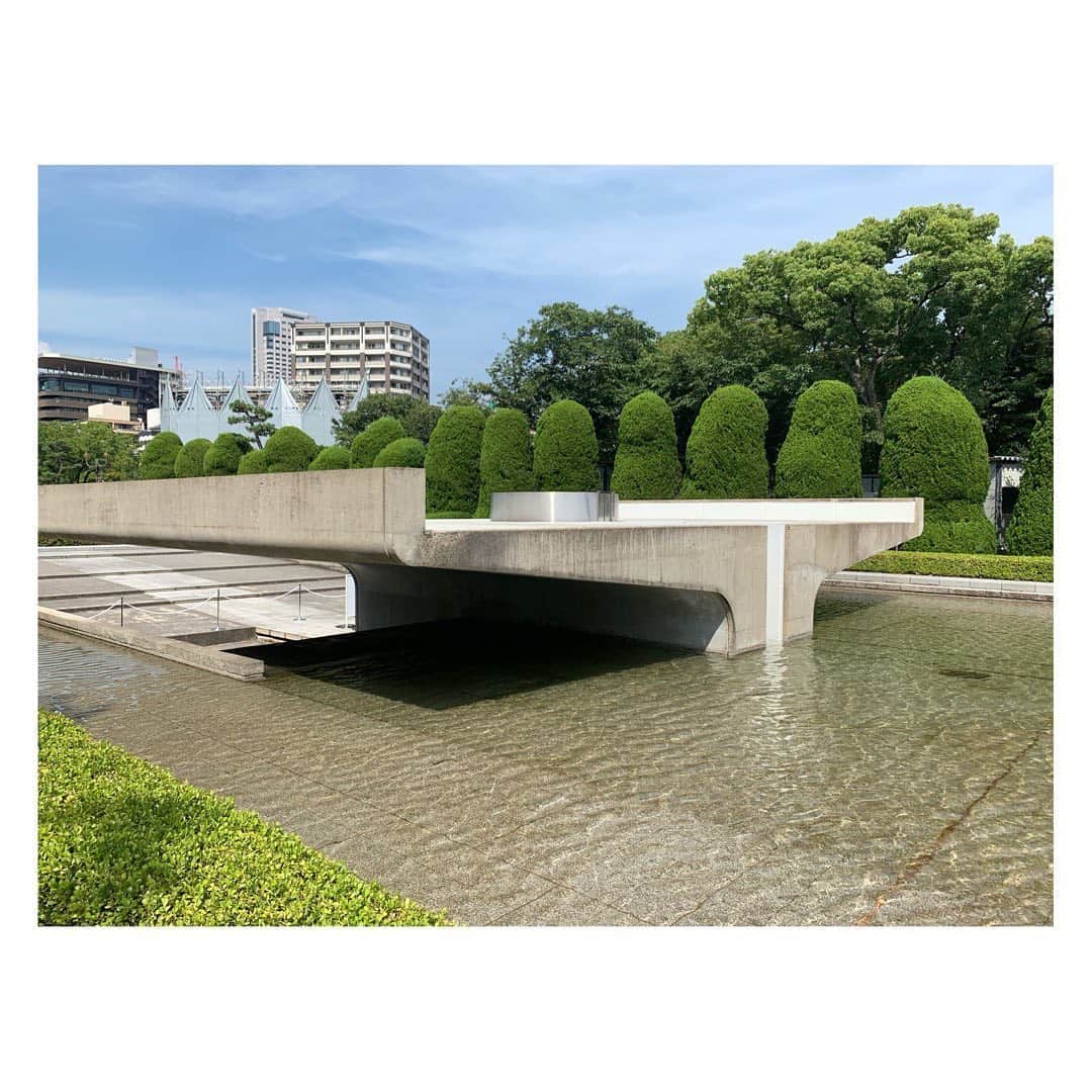 小菅晴香さんのインスタグラム写真 - (小菅晴香Instagram)「・﻿ 広島旅行①🕊﻿ ﻿ この週末はOha!4も三連休だったので、﻿ 広島へ一泊二日の旅に出ました👒﻿ ﻿ 旅の最大の目的だった平和記念公園🌿﻿ ﻿ 緑豊かで清らかな川に囲まれる美しい公園ですが、﻿ かつては街があり多くの方が暮らしていました🏘﻿ 74年前に一つの原爆が一瞬で奪ったなんて…﻿ ﻿ 14万人もの尊い命を奪った事実を﻿ しっかりと見つめてきました🔍﻿ ﻿ ヒロシマピースボランティアの方に﻿ たくさん教えて頂きましたので﻿ Ameba blogに綴っています📝﻿ ﻿ お時間ある方はプロフィールのリンクから﻿ 覗きにきてください✏️﻿ ﻿ ﻿ ﻿ ﻿#広島 #広島旅行 #平和記念公園 #原爆死没者慰霊碑 #広島平和都市記念碑 #平和の灯 #平和の池 #原爆の子の像 #hiroshima #ヒロシマ #ヒロシマピースボランティア #世界遺産 #負の遺産 #小菅晴香 #フリーアナウンサー #セントフォース」8月13日 15時49分 - haruka.kosuge