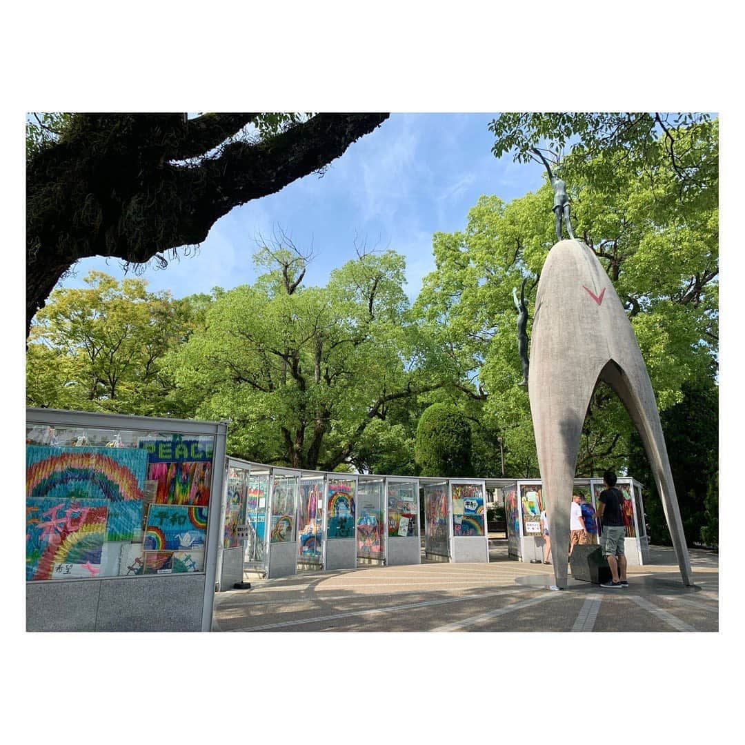 小菅晴香さんのインスタグラム写真 - (小菅晴香Instagram)「・﻿ 広島旅行①🕊﻿ ﻿ この週末はOha!4も三連休だったので、﻿ 広島へ一泊二日の旅に出ました👒﻿ ﻿ 旅の最大の目的だった平和記念公園🌿﻿ ﻿ 緑豊かで清らかな川に囲まれる美しい公園ですが、﻿ かつては街があり多くの方が暮らしていました🏘﻿ 74年前に一つの原爆が一瞬で奪ったなんて…﻿ ﻿ 14万人もの尊い命を奪った事実を﻿ しっかりと見つめてきました🔍﻿ ﻿ ヒロシマピースボランティアの方に﻿ たくさん教えて頂きましたので﻿ Ameba blogに綴っています📝﻿ ﻿ お時間ある方はプロフィールのリンクから﻿ 覗きにきてください✏️﻿ ﻿ ﻿ ﻿ ﻿#広島 #広島旅行 #平和記念公園 #原爆死没者慰霊碑 #広島平和都市記念碑 #平和の灯 #平和の池 #原爆の子の像 #hiroshima #ヒロシマ #ヒロシマピースボランティア #世界遺産 #負の遺産 #小菅晴香 #フリーアナウンサー #セントフォース」8月13日 15時49分 - haruka.kosuge