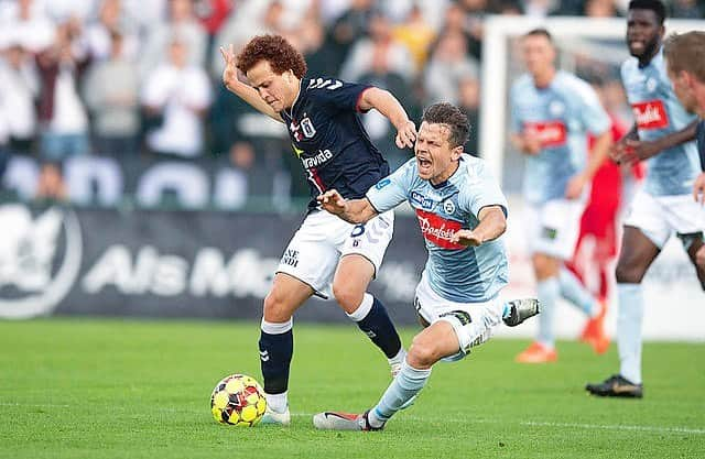 ムスタファ・アミニさんのインスタグラム写真 - (ムスタファ・アミニInstagram)「Tough game we take the point and keep pushing ⚽️⚽️⚽️ #superliga #aarhus #agf #fight #football」8月13日 15時50分 - mustafaamini