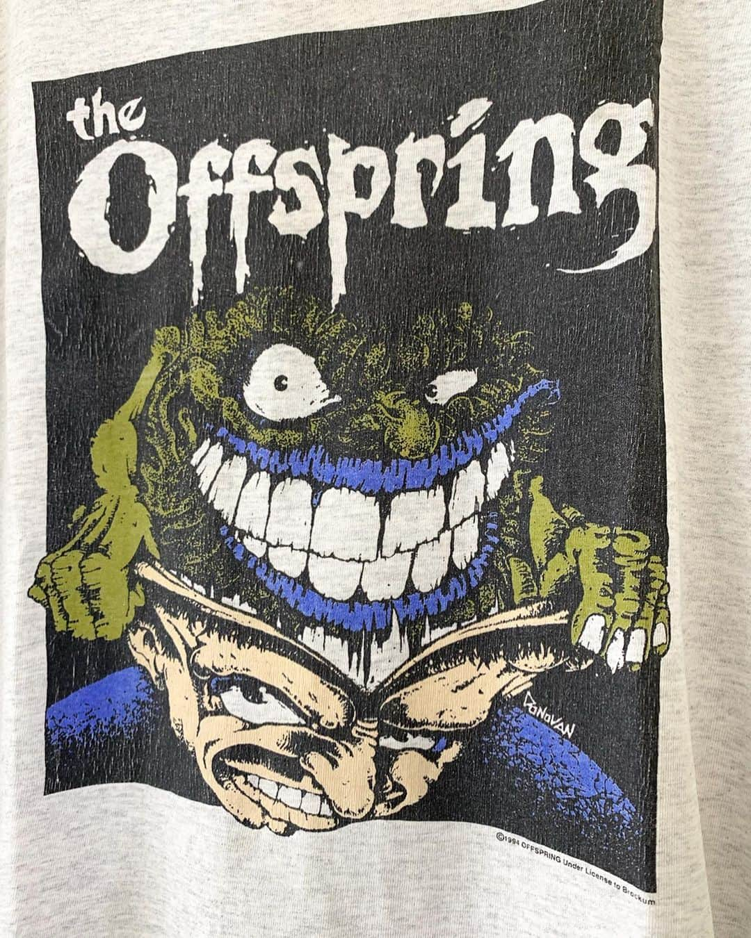 ジャムルさんのインスタグラム写真 - (ジャムルInstagram)「'94 OFFSPRING ¥15500+tax 肩幅 60cm 身幅 61cm 着丈 71.5cm . 通販も可能です。 お問い合わせはお電話で承ります。 . [#jammru_tee] #お問い合わせはお電話で承ります #jammru #osaka  #fashion  #streetstyle  #streetfashion  #vtg  #vintage  #used  #usedclothing  #古着 #古着屋 #ファッション #70s #80s #90s #vintagetshirts#vintagetee#tshirts#tee#offspring #theoffspring」8月13日 15時47分 - jammru