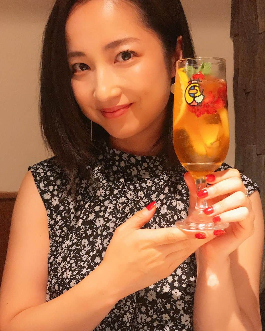 大慈弥レイさんのインスタグラム写真 - (大慈弥レイInstagram)「強くはないですが🍶🤤。_  まだあまり知られてない酒蔵の日本酒とか果実酒がたくさんあって、時間内に好きなだけ味わえる感じのお店のレセプションにお邪魔してきました♩  日本酒を使ったSAKEポンチは夏らしくてとっても飲みやすい🌺_  明日、8/14(水)newopenで 食べ物とか持ち込める新しい形態のお店です✨  __ #KURAND#SAKE#new#日本酒#蔵人#酒蔵#秋葉原#japan#akihabara#shugarmarket#havespi#食べログ#グルメ」8月13日 15時52分 - rei_ojimi