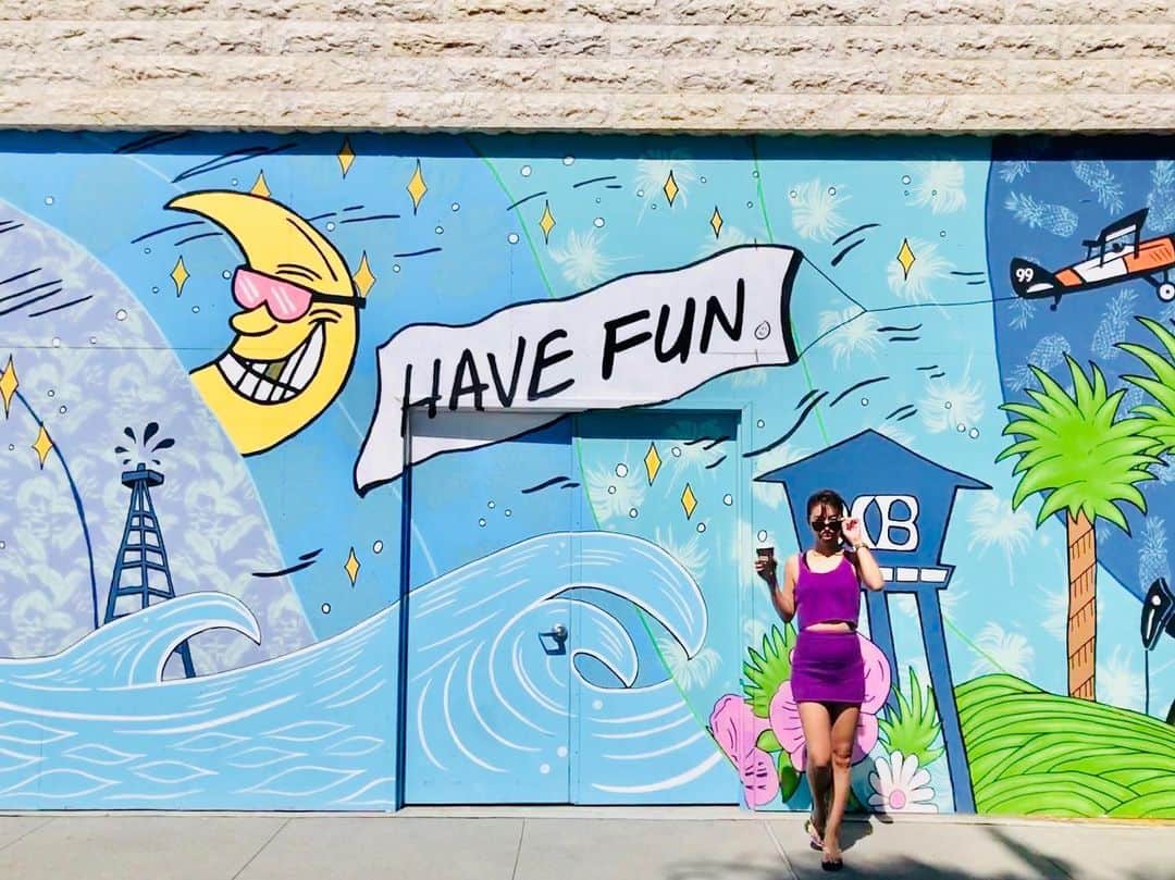 のインスタグラム：「•💗💗💗 ハンティントンビーチ🏖 Huntington Beach﻿ ホテルの近くにあったショッピングモール﻿ パシフィックシティ✨﻿ H&MやSEPHORA、﻿ 私の大好きなお店Urban Outfittersが入ってたよ！﻿ そして可愛いフードショップが立ち並ぶ場所が✨﻿ ﻿ その中でもランチで行ったポキ丼やさんが﻿ とっても美味しかったのでご紹介🐟﻿ 🍴 ベアー・フラッグ・フィッシュ Co.﻿ Bear flag fish Co.﻿ ﻿ ﻿ マグロのポキはもちろん、﻿ サーモンやタコのポキ丼もあったよ！﻿ ﻿ 私はサーモンを注文したけれど﻿ マグロも美味しそうだったな〜💦と後悔💦🥵﻿ ﻿ ﻿ 🍴 ベアー・フラッグ・フィッシュ Co.﻿ Bear flag fish Co.﻿ ﻿ 📍21058 CA-1 #124, Huntington Beach, ﻿ CA 92648, アメリカ合衆国﻿ ﻿ ﻿ ﻿ ﻿ ﻿ ﻿ #女子力ねーさん#ロサンゼルス #ハンティントンビーチ#ロサンゼルス旅行#タビジョ ﻿ #happy#smile#love#peace#lucky#tbt#l4l#followme#followback#instagood#photooftheday#Japan#huntingtonbeach#beach#sea#swimwear#LA#beachgirl#beaches#beachside#California#beachy#summerfashion﻿#LosAngeles」