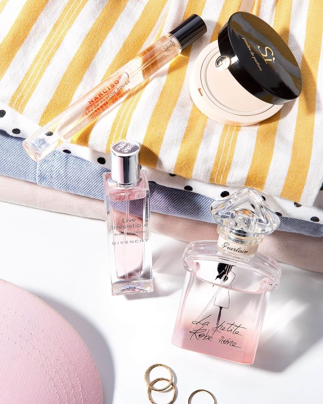 セフォラさんのインスタグラム写真 - (セフォラInstagram)「Profitez de l'été pour découvrir les nouvelles gestuelles de parfum en format voyage! Poudre de parfum, brume cheveux, roll-on... 😍 . Vous craquez sur quoi ? . @givenchybeauty @guerlain @armanibeauty @narciso_rodriguez . #SephoraBeautyToGo #SephoraFrance」8月13日 16時01分 - sephorafrance