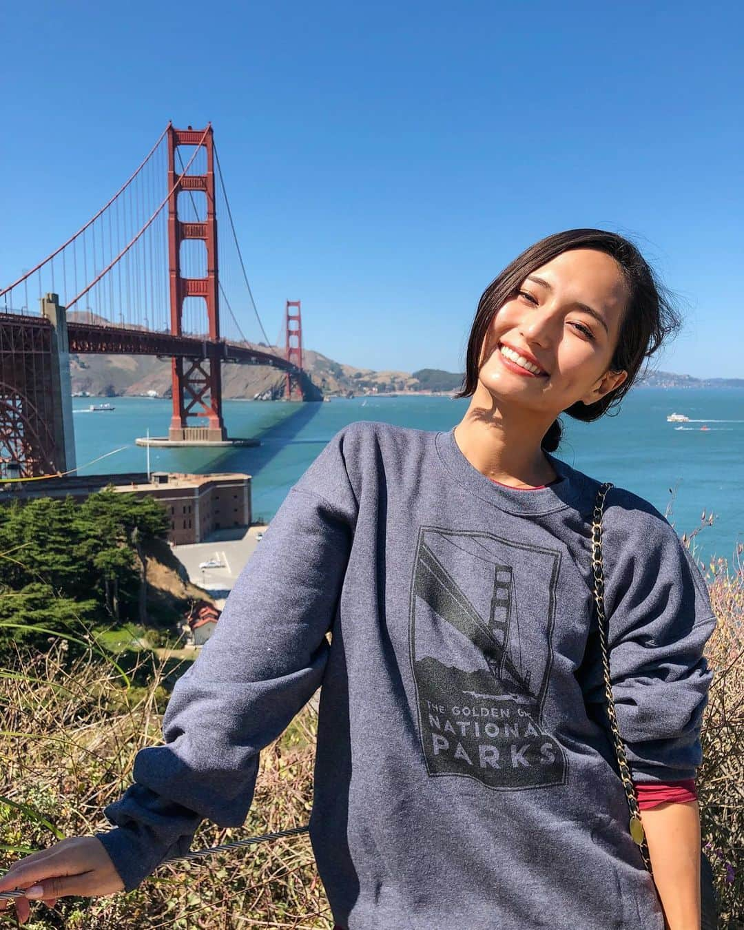 山賀琴子さんのインスタグラム写真 - (山賀琴子Instagram)「golden gate bridge❣️ (想像をはるかに超える寒さに耐えられずパーカー購入)」8月13日 16時04分 - kotokoyamaga