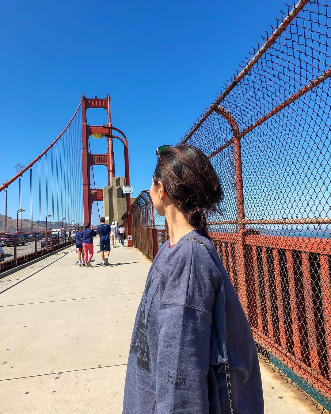 山賀琴子さんのインスタグラム写真 - (山賀琴子Instagram)「golden gate bridge❣️ (想像をはるかに超える寒さに耐えられずパーカー購入)」8月13日 16時04分 - kotokoyamaga