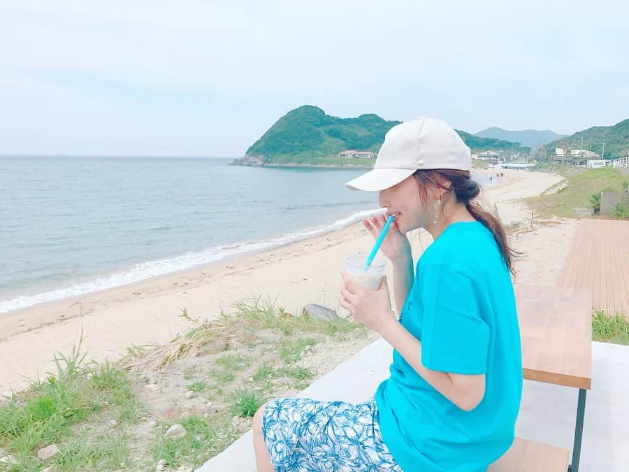 木南清香さんのインスタグラム写真 - (木南清香Instagram)「🌻🐠☀️🌈🍹 ・ ・ 博多での休演日は、#糸島 へ🌺 海の見えるレストランでランチして 海辺をお散歩して タピオカ飲んで 超絶❣️美味しいプリンを食べて 最高の休日でした🏝 ・ お天気にも恵まれて、 とてもリフレッシュできました^ ^ また行きたいなーー🐠 ・ #🇫🇷 #dayoff #内藤大希#小野田龍之介#華花#木南清香 ・ 🍹#palmbeach 🥤#二見ヶ浦商店 🍮#sumicafe」8月13日 16時05分 - kinami_sayaka