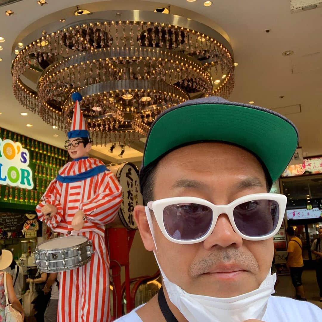 宮川大輔さんのインスタグラム写真 - (宮川大輔Instagram)「#大阪 #口髭伸ばし中 #暑い〜。 #たこ焼き食べよーっと。」8月13日 16時16分 - miyagawadai