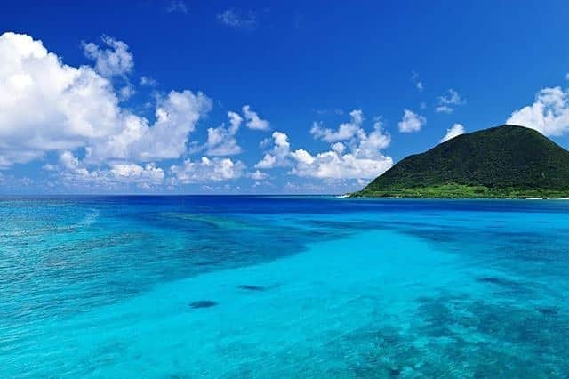 Be.okinawaさんのインスタグラム写真 - (Be.okinawaInstagram)「The gorgeous Iheya blue! Diving in these waters will feel like a dream... 📷:@masafumi_takezawa_okinawa  #iheyavillage #iheyaisland #伊平屋村 #伊平屋島 #이헤야촌 #이헤야섬 #伊平屋ブルー #青い海 #iheyablue #bluesea #beokinawa #visitokinawa」8月13日 16時22分 - visitokinawajapan