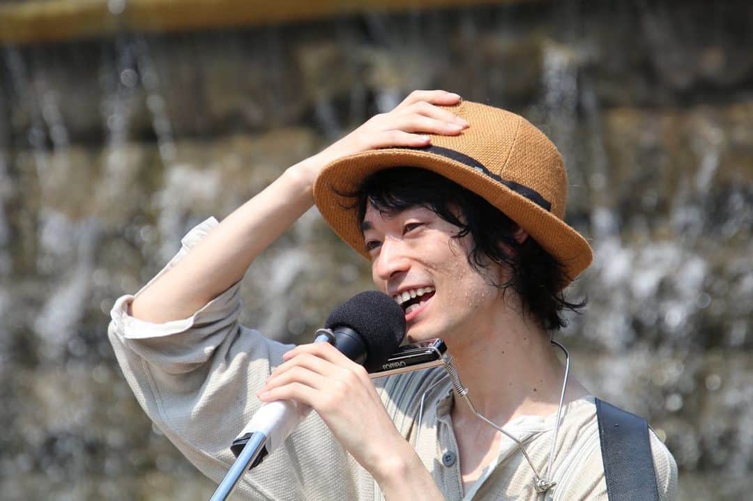 兒玉太智のインスタグラム：「先日の仙台七夕まつり2019での、 "映画「アイネクライネナハトムジーク」斉藤さんゲリラライブ at 勾当台公園"の様子。  THE TOKYOでもお世話になってる、ダイナミック映像・柴山さんがサプライズで会いに来てくださり、撮っていただいた写真です📸  汗が写ってる。🍧 #アイネクライネナハトムジーク @einemovie  #仙台七夕まつり  #勾当台公園  #ダイナミック映像 @dynamic8969eizo  #こだまたいち  #夏バージョンの斉藤さん」