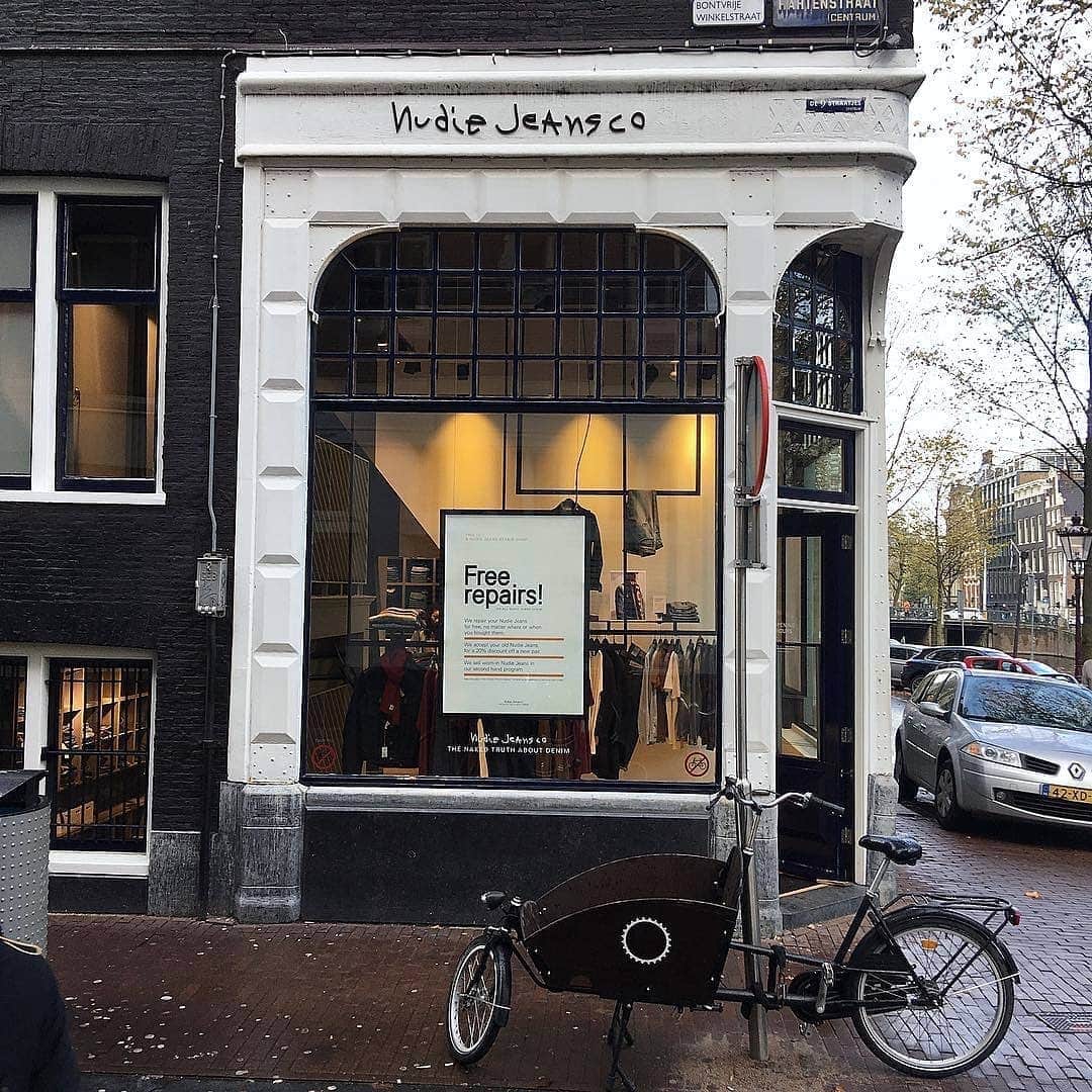 のインスタグラム：「Here’s a quick look at the @nudiejeansamsterdam Repair Shop (The 9 Streets) from last Autumn.  Autumn? Are you ready? . . . #nudiejeans #njrepairshop」