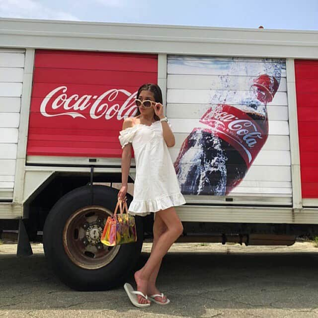 渡邊水希さんのインスタグラム写真 - (渡邊水希Instagram)「#ootdfashion  #whitecode @u_dresser  @chanelofficial  @rayban @havaianas」8月13日 16時57分 - mizuki__watanabe