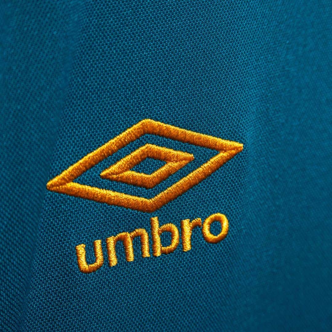 UMBROさんのインスタグラム写真 - (UMBROInstagram)「A homage to the iconic colours of Boothferry Park. Introducing the new @hullcity Third Shirt for 19/20🐯 . . . #umbro #hcafc #TheTigers #umbrofootball #footballshirt #footballshirts #soccer #soccershirt #futbol #classicfootballshirts」8月13日 17時03分 - umbro