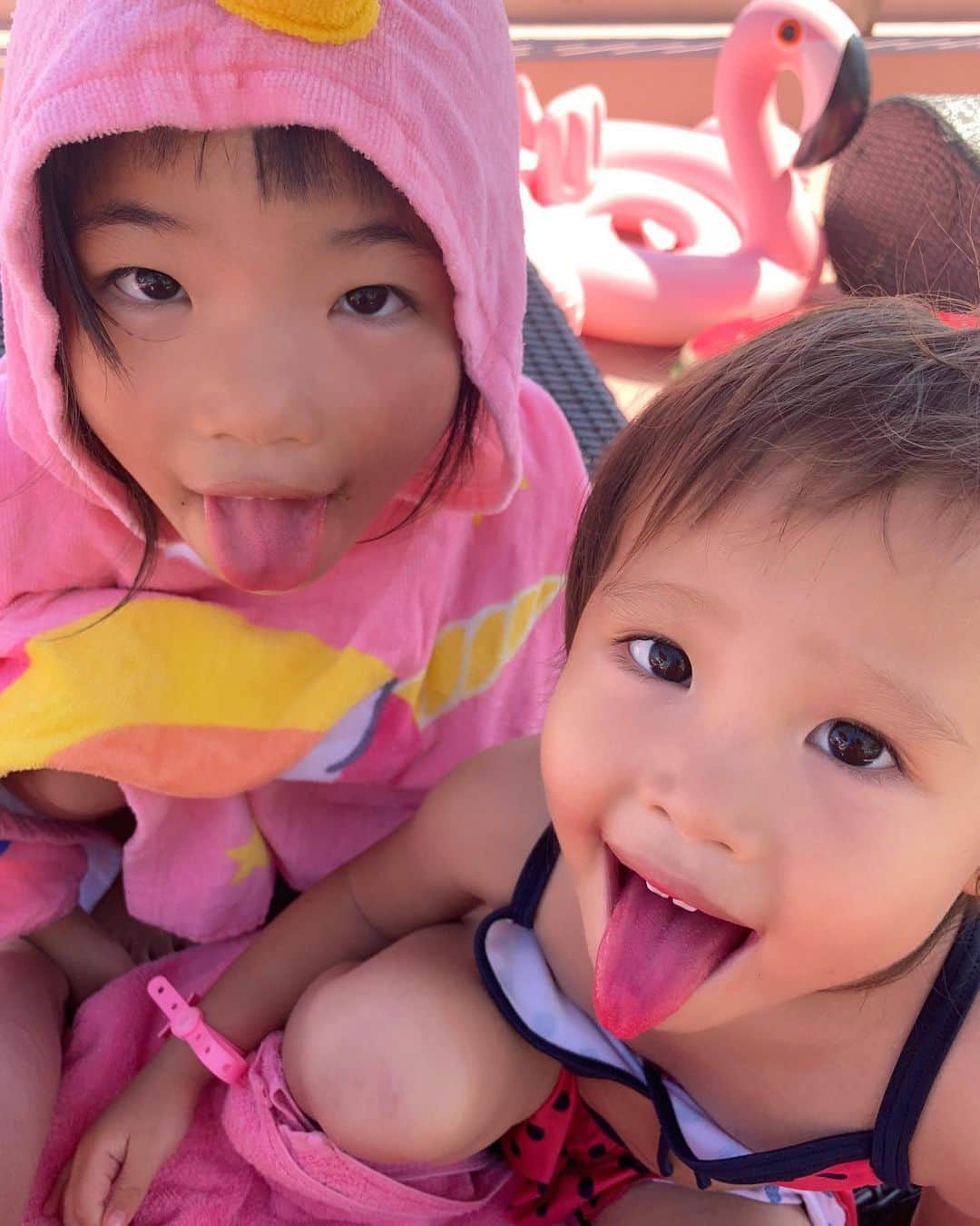 水野佑香さんのインスタグラム写真 - (水野佑香Instagram)「三連休は大好きfamilyと﻿ #大磯ロングビーチ ⛱✨✨✨﻿ ﻿ 去年連れてってもらって、﻿ 今年もまた行ってきたよ〜‼️﻿ ﻿ ﻿ ここのプールは映え✨✨﻿ ﻿ 写真が大量すぎて整理がおっつかない😂笑笑﻿ ﻿ このお気に入りのツーショットだけ、﻿ 縦写真だから先に1枚だけpost💕﻿ ﻿ ﻿ ほみちゃんと何度も会ってるけど﻿ 今回のおでかけは今までで一番﻿ 距離が縮まった感じ☺️💕💕💕﻿ ﻿ ﻿ ほみちゃん、遊んでくれてありがとう💕﻿ ﻿ ﻿ #夏休み #いちごのかき氷であっかんべー #大磯ロングビーチ #インスタ映え #プール #水着 #夏 #映えスポット #summer #pool #大磯ヒルズ #水野祐香 #youtuber #model #director #editer #ワーキングママ #ママ  #アラフォー  #アラフォーモデル #39歳 #加齢に負けず華麗に生きる ﻿ ﻿」8月13日 17時03分 - mizuno_yuka