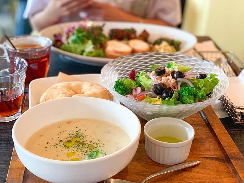 酒井結加さんのインスタグラム写真 - (酒井結加Instagram)「lunch🍴 ・ ・ ・ トレーニング前に たっぷりスープとサラダで 軽めのランチ♡ よく聞かれるこのピアスは @delightful_acce だよ！ シンプルだけど存在感のある デザインが◎ ・ ・ ・ #ランチ#ハンドメイドピアス #ピアス#中目黒」8月13日 17時03分 - syukas