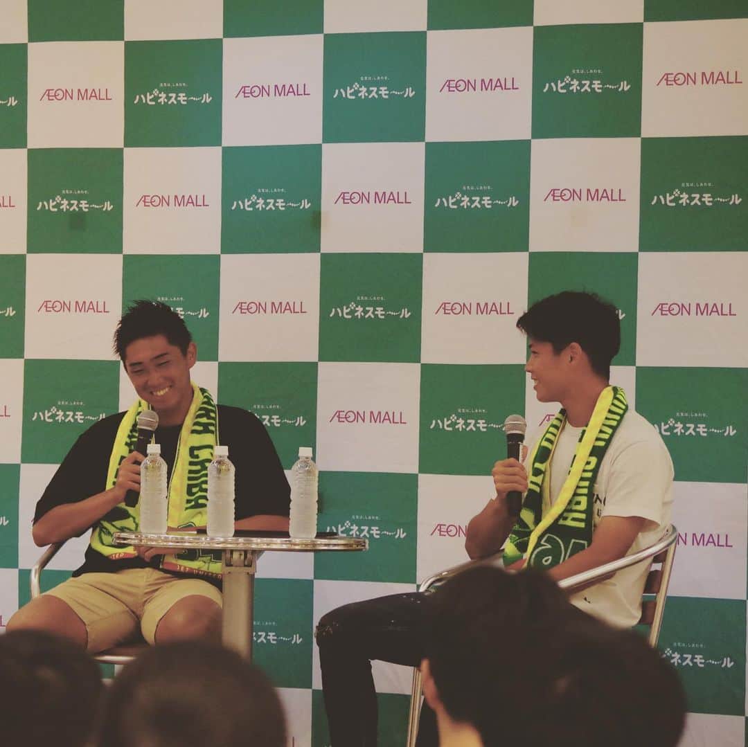 ジェフユナイテッド市原・千葉のインスタグラム：「鳥海選手・古川選手のイオンモール幕張新都心で行われたトークショーの様子🎤 二人ともお疲れ様でした☺️✨ #jefunited #jef #ジェフ千葉 #Jリーグ #jleague #イオンモール幕張新都心 #イオン #イオン×Jリーグ #鳥海晃司 #古川大悟 #酒井道代 #トークショー #お疲れ様でした」