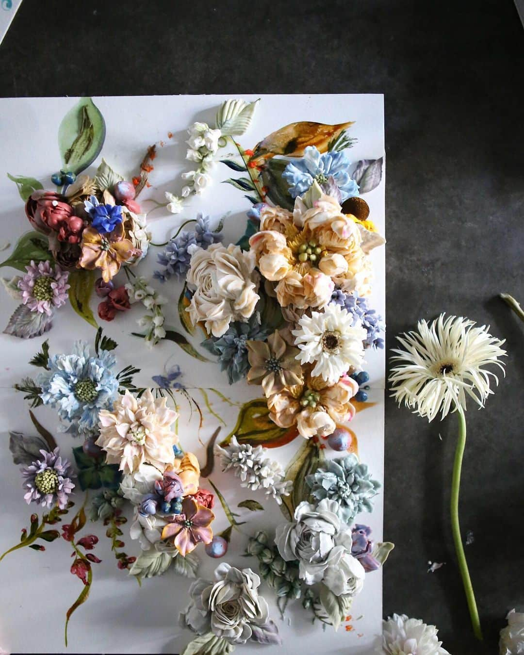 청담 수케이크 (atelier soo)さんのインスタグラム写真 - (청담 수케이크 (atelier soo)Instagram)「ㅡ Wilton color China student 🔱 ㅡ #flower #cake #flowercake #partycake #birthday #bouquet #buttercream #baking #wilton #weddingcake ㅡ www.soocake.com vkscl_energy@naver.com」8月13日 17時13分 - soocake_ully