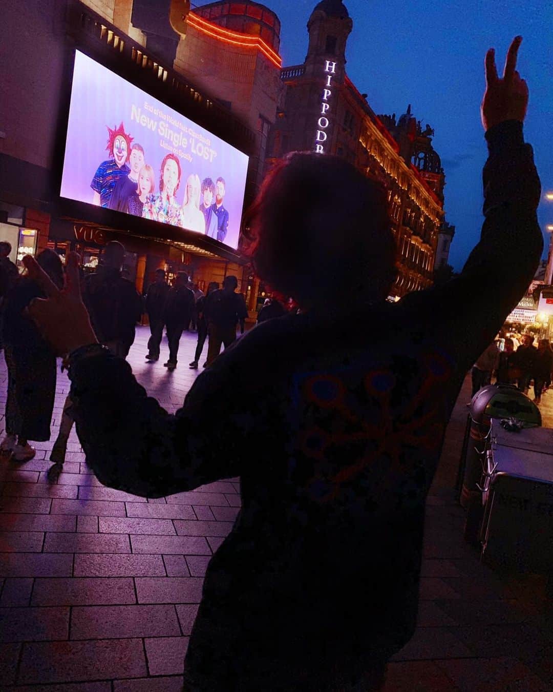 のインスタグラム：「ロンドンの街に！！😍😍😍 Thank you @spotify @spotifyjp 😍😍」