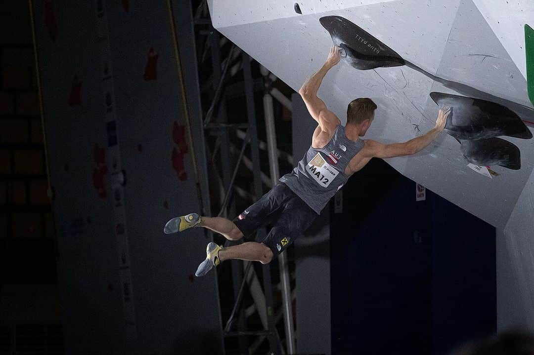 ヤコブ・シューベルトさんのインスタグラム写真 - (ヤコブ・シューベルトInstagram)「What?!!! After falling on the last move of the first three boulders I managed to fight my way to the top of boulder 4 and secured a spot in my first Bouldering World Championship Finals!! So excited! Watch it live on ifsc-climbing.org (women already started and men follow shortly after) Austrians could even watch it on ORF Sport + Men starting at 12:55 austrian time 😉 • Photo by @wilhelmheiko • #ifscworldchampionship #hachioji2019 #bouldering #whataday #myinnsbruck @mammut_swiss1862 @lasportivagram @raiffeisen @heeressportzentrum @innsbrucktourism @gloryfy @thecrag_worldwide」8月13日 17時34分 - jakob.schubert