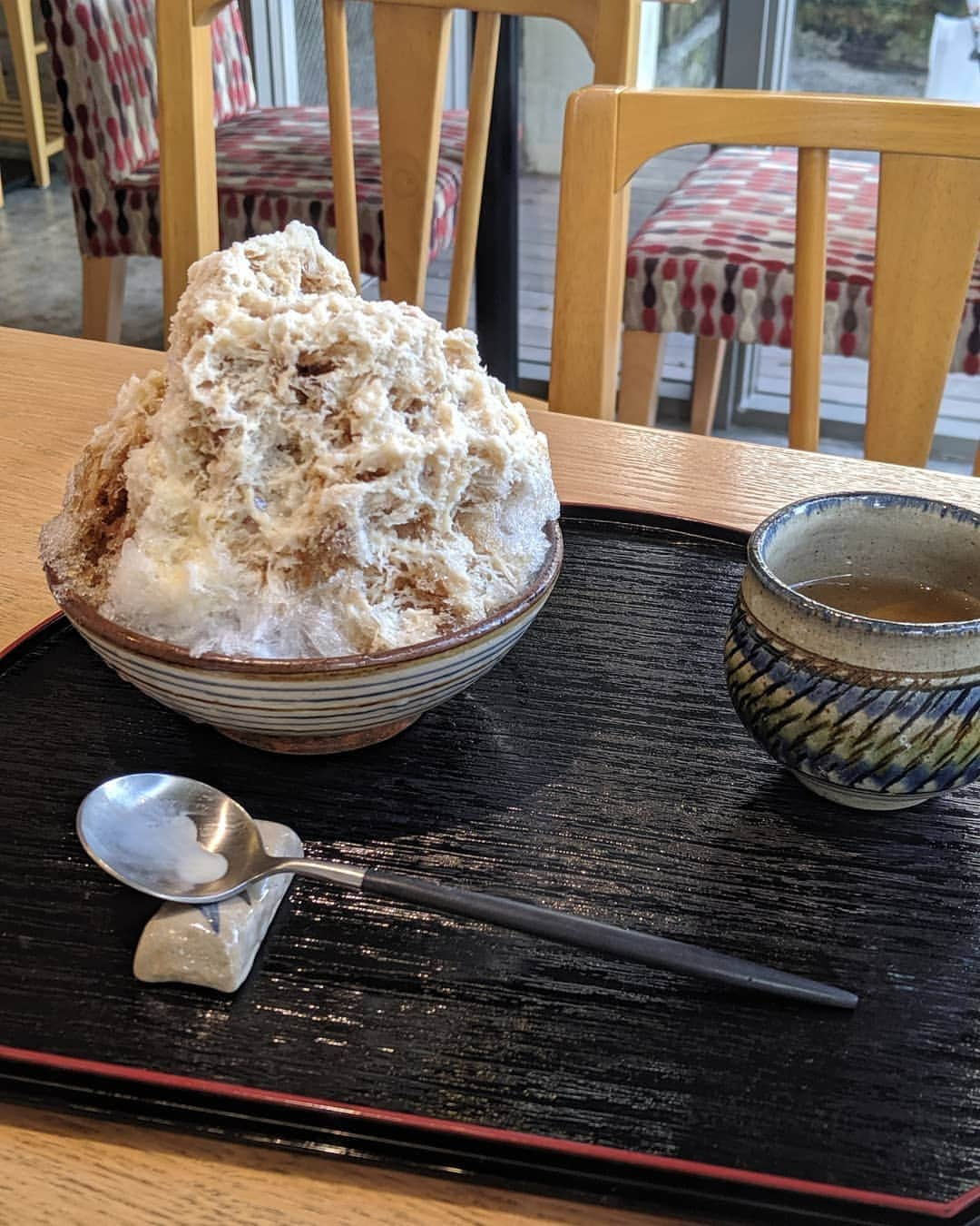 三喜本惠美さんのインスタグラム写真 - (三喜本惠美Instagram)「・ 沖縄の焼物「やちむん」を探しに行って来ましたよ🌺 黒糖カキ氷を食べたり ひとめぼれした食器にも出会え 旅の思い出となりました🌺 #沖縄県#那覇市壺屋#やむちん#やむちん通り#間違えましたごめんなさい#やちむん#やちむん通り#旅の楽しみ」8月13日 17時28分 - megumi_mikimoto