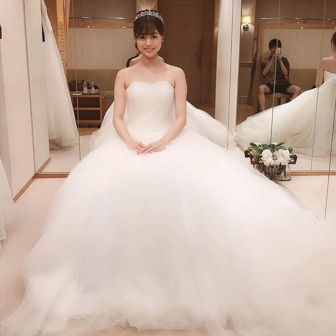 ♡プラコレWedding·⋆*さんのインスタグラム写真 - (♡プラコレWedding·⋆*Instagram)「@placolewedding【#Dressy花嫁 】【#プラコレ】をつけて投稿&フォローしてね♩ . 注目の Dressy記事をPick UP ♥ スワイプしてね＊* :-: :-: :-: :-: :-: :-: :-: :-: :-: こちらのお写真は 1枚目>@muroya0322 さん 2枚目>@k.a__wedding28 さん 3枚目>@mei_wedding1130 さん 4枚目>@lia_wedding.world さん . からリグラムさせていただきました✬* 全て#ハツコエンドウ  さんのドレスです！ 可愛いお写真をありがとうございます♡ :-: :-: :-: :-: :-: :-: :-: :-: :-: . 『#Dressy花嫁』『#プラコレ』の ハッシュタグをつけて写真をUPしてね✦ 花嫁アプリ『Dressy by プラコレ』の 記事に掲載＆リグラムされるかも♩ ┈┈┈┈┈┈┈┈┈┈┈┈┈┈┈┈┈┈┈ . #Dressy花嫁 #ハツコエンドウ で見つけた♡素敵な花嫁さまの試着レポ、当日フォトをご紹介♡ ウェディング記事はコチラ➳♡゛ [ https://bit.ly/2KmRklQ ］ Editor♡kazuyon⑅ . ┈┈┈┈┈┈┈┈┈┈┈┈┈┈┈┈┈┈┈ . 花嫁アプリでは、 プロのアドバイザーに結婚式の相談を何度でも♡ ウェディングドレスの記事や、 自分のウェディングレポを残せちゃう♡” . ＞＞＞TOPのURLからcheck ⋈ @placolewedding ＞＞＞結婚のご相談は プラコレウェディングアドバイザーへ♡ @wedding_adviser ＞＞＞ウェディングレポを残したいなら、 farny by プラコレをcheck ✎ @farny_wedding ＞＞＞ウェディングアイテム＆DIYは farnyアイテムをcheck ❁ @farny_wd.item >>>沖縄フォトウェディングの予約は ainowa(あいのわ)をcheck✈ @ainowa_okinawa >>>素敵なドレスに出会いたい花嫁さま♡ @dressyoutletをcheck👗 . みなさまからのいいねや保存 コメントをお待ちしています♥ 「このウェディングドレス可愛い！」 「ヘアスタイルも気になる！！」 「今の花嫁さんの流行りは！？」etc. . ┈┈┈┈┈┈┈┈┈┈┈┈┈┈┈┈┈┈┈ #プレ花嫁 #卒花 #花嫁 #卒花嫁 #結婚準備 #花嫁準備 #撮影指示書 #weddingtbt #weddingdress #ウェディングドレス #運命の一着  #花嫁コーディネート #挙式レポ #卒花しました #試着レポ #farnyレポ #前撮り #後撮り #関東花嫁 #関西花嫁 #abyhatsukoendo #チュールドレス」8月13日 17時33分 - placole_dressy