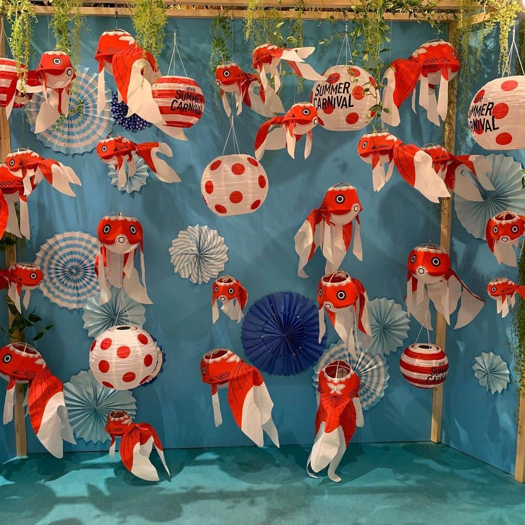 五月女ケイ子さんのインスタグラム写真 - (五月女ケイ子Instagram)「吉祥寺のアトレが、私の地元の唯一の特産品、金魚ちょうちん祭りになってる！ トーキョーのマネキンが、金魚ちょうちんを手にさげる日が来るなんて。。涙 #金魚ちょうちん」8月13日 17時43分 - keikosootome
