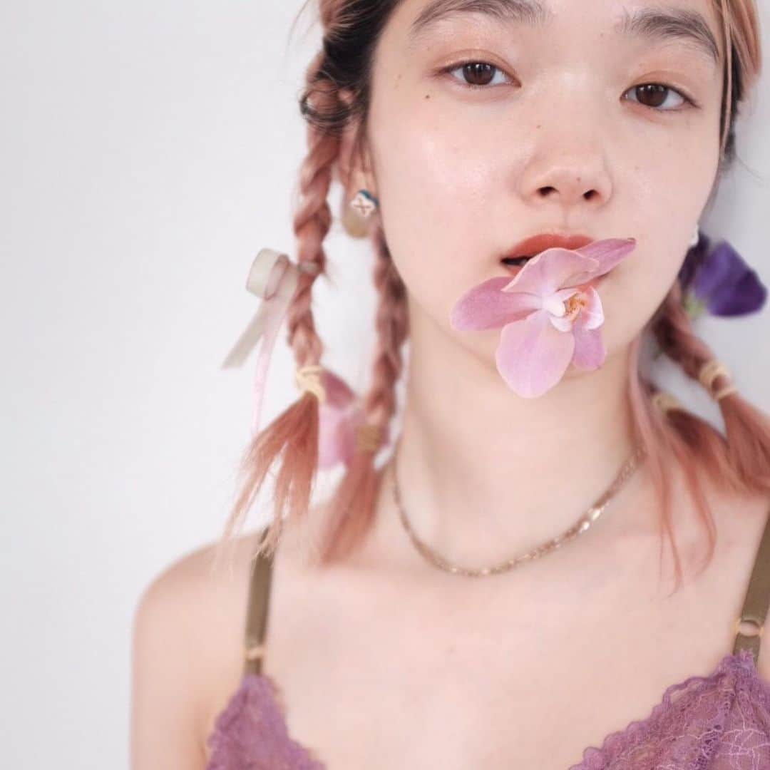 のインスタグラム：「今回の【Soup.+instagramers】では、rinaさんがランジェリーブランド「GEMINItale」撮影の裏舞台のお話を披露。気になった人は、ぜひプロフのリンクからチェックしてみて。 #GEMINItale #ファッション撮影 #カメラ好きな人と繋がりたい #ランジェリー #lingerie #flowerarrangement」