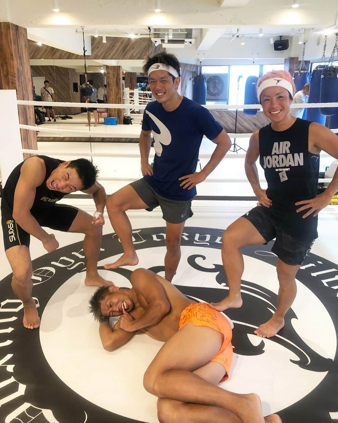 城戸康裕さんのインスタグラム写真 - (城戸康裕Instagram)「あと10日でK-1大阪大会🥊❗️ ・ Silver Wolfからは4人が出陣🏯⚔ ・ 試合終わったら遊ぶぞーーー、オー✊笑 ・ #あと10日 #減量しなきゃ😭 @silverwolfgym @kana__0729  @1_kouzi @jin.kick #k1 @k1wgp_pr  #fighter #k1 #k1大阪」8月13日 17時37分 - yasuhiro.kido