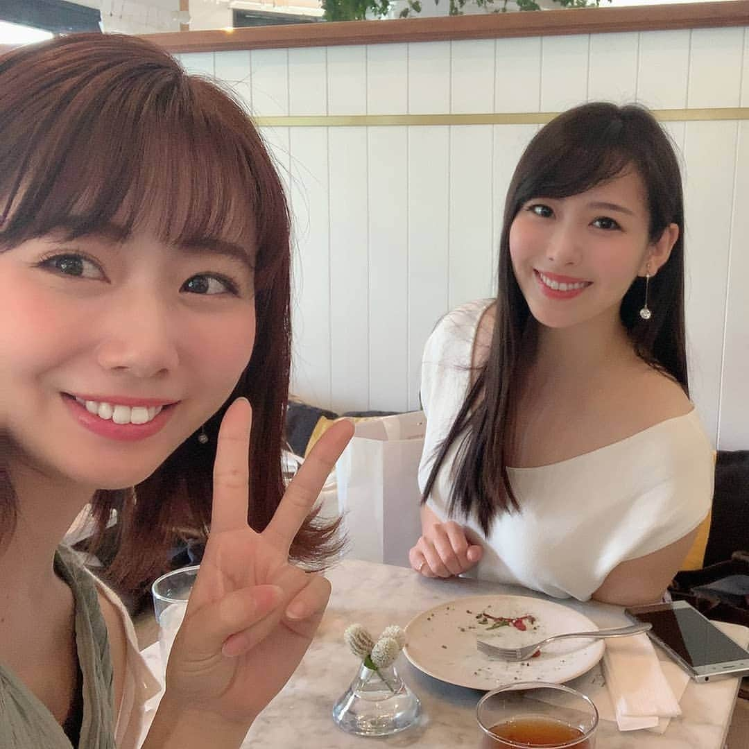 玉木碧さんのインスタグラム写真 - (玉木碧Instagram)「セントフォースの後輩の安藤咲良ちゃん @sakura.ando とランチ🥰 同じ事務所でも職場が同じにならない限り後輩と会う機会もなかなかないので嬉しかったなぁ🥺  現役大学生の咲良ちゃんは私の5個下🤣 可愛くて可愛くて癒されまくってました🥺💓 #セントフォース #フリーアナウンサー #安藤咲良 ちゃん #玉木碧」8月13日 17時39分 - tamaki_aoi.official