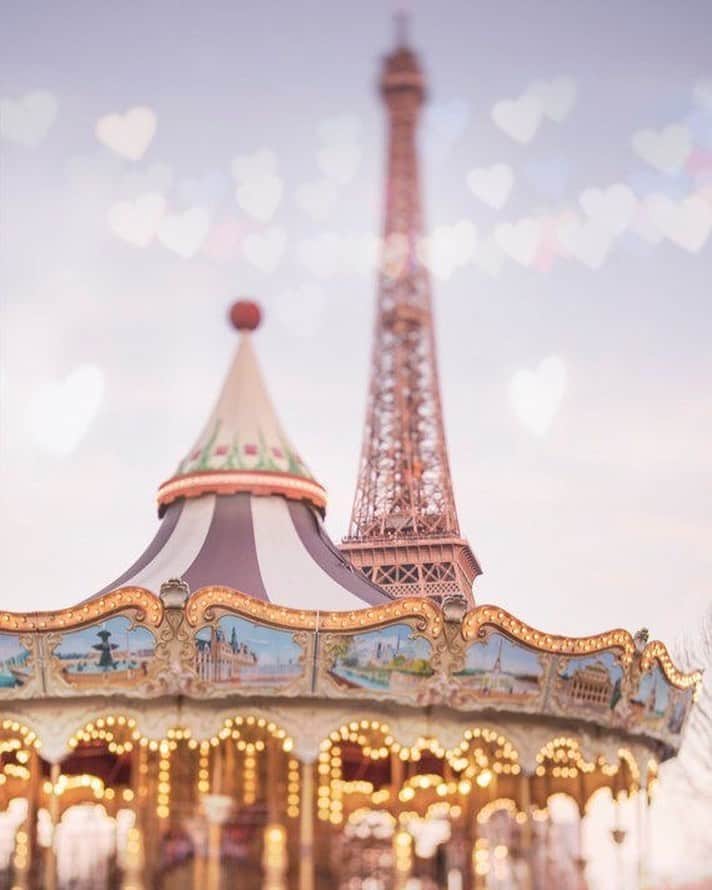 ジャマンピュエッシュのインスタグラム：「This magical city of love.  #paris #inspiration #love #eiffeltower」