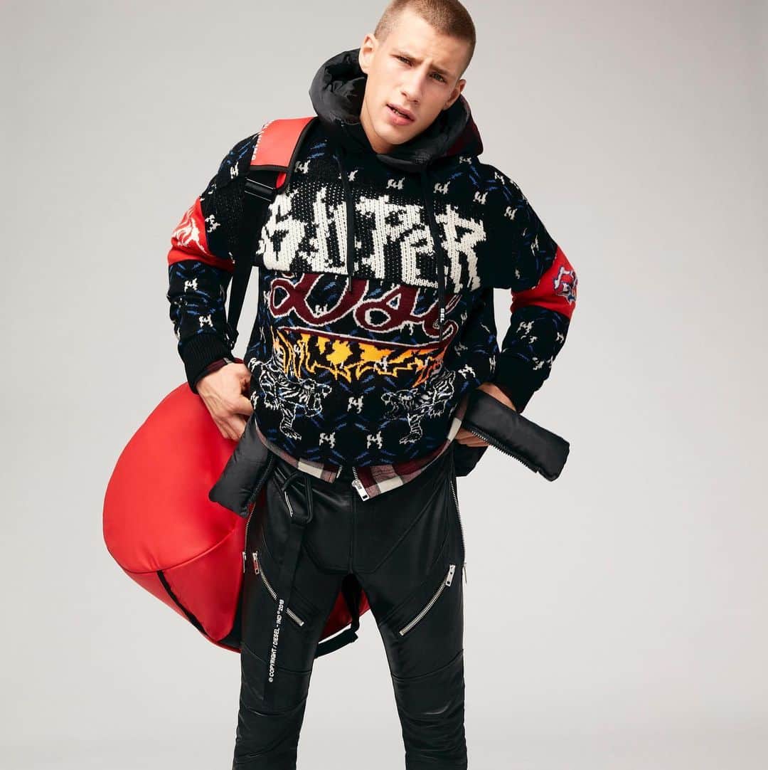 のインスタグラム：「Game face? Check. Bad-ass gear? Check. Diesel rocks? Always. #DieselFall19」