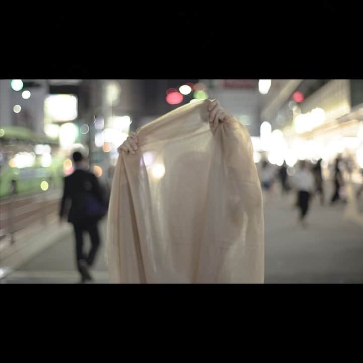 lute / ルーテのインスタグラム：「【 #lute YouTube】パフォーマンス映像を"1曲 / 1ショット"で描くシリーズ「A SHOT」📹ez do dan 子(@yojiago)によるオリジナル楽曲「ハッピーアワー」を公開。 . . Full verの視聴はプロフィールのURLをチェック☝︎@lutemedia . #lute #lutemedia #music #ASHOT #ezdodan子 #簾ンデゲオチェロ」